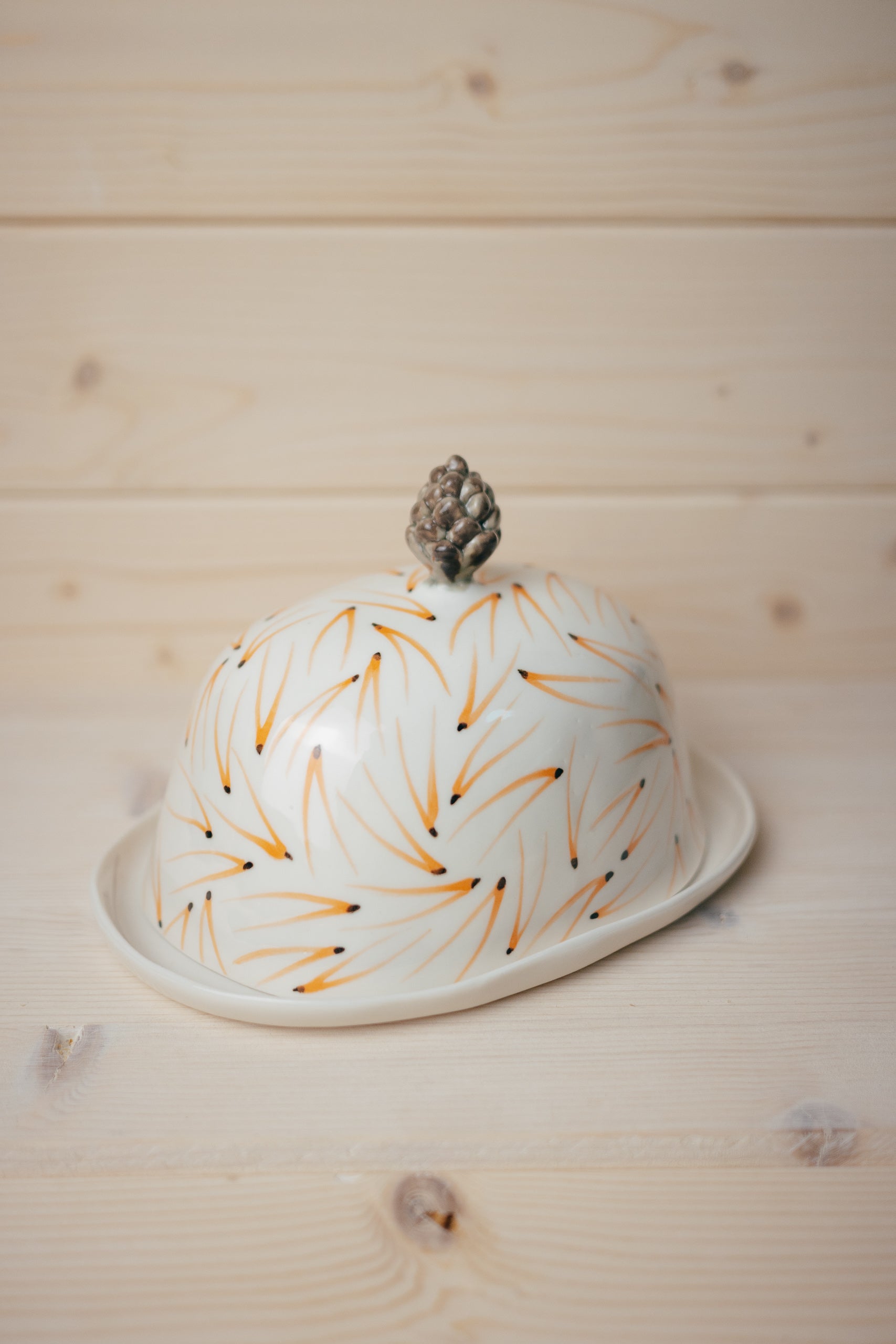 Porcelain butter dish | Pine cone