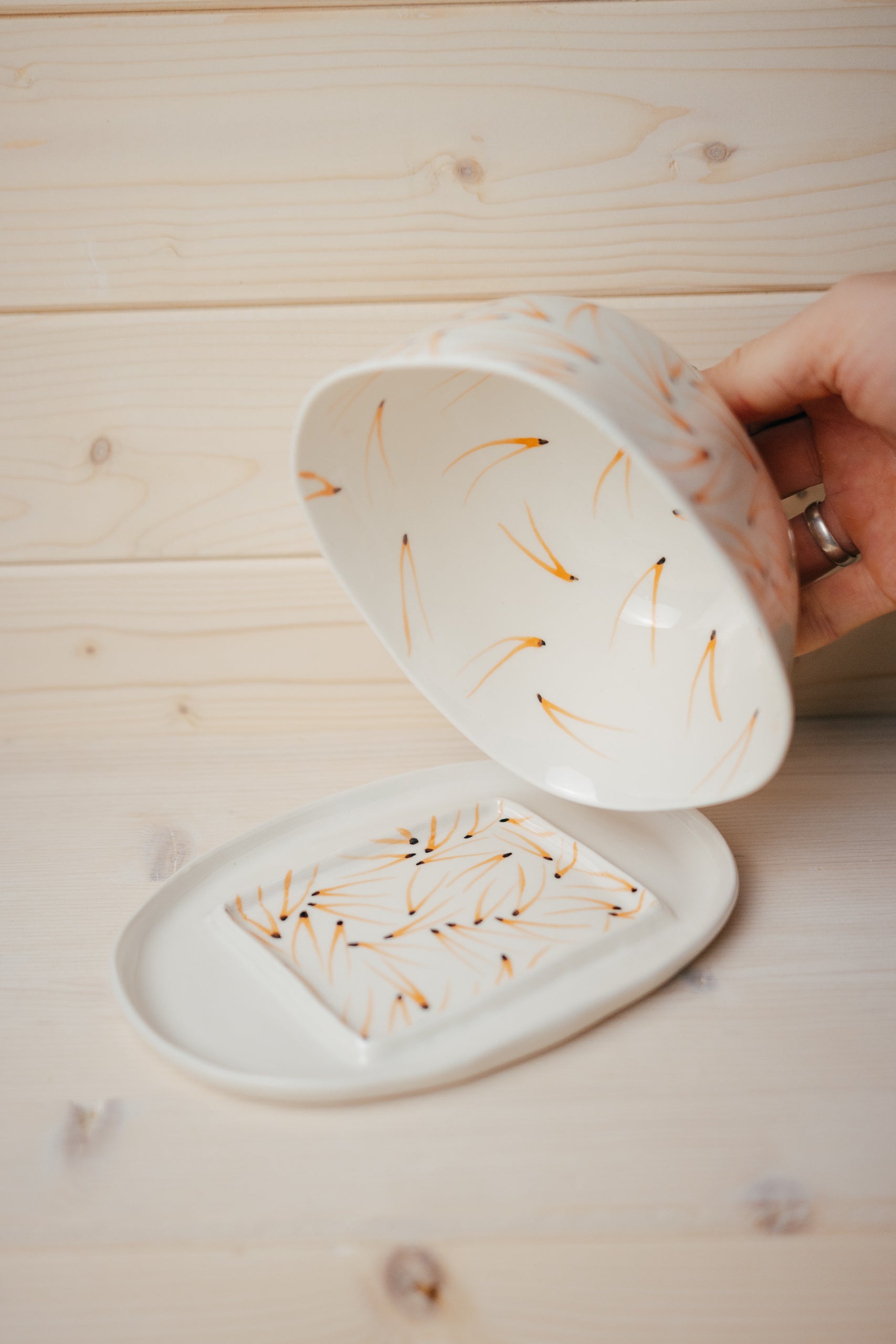 Porcelain butter dish | Pine cone