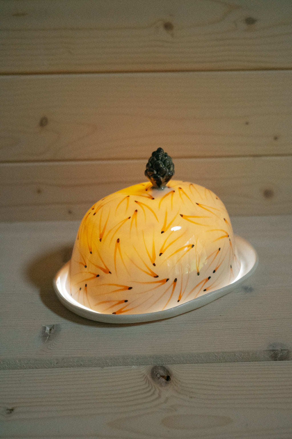 Porcelain butter dish | Pine cone