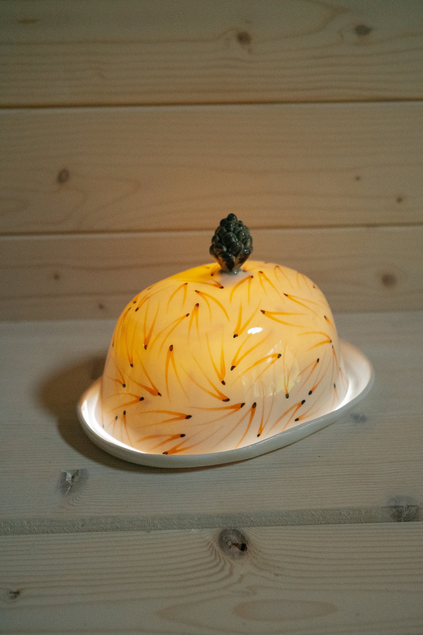 Porcelain butter dish | Pine cone