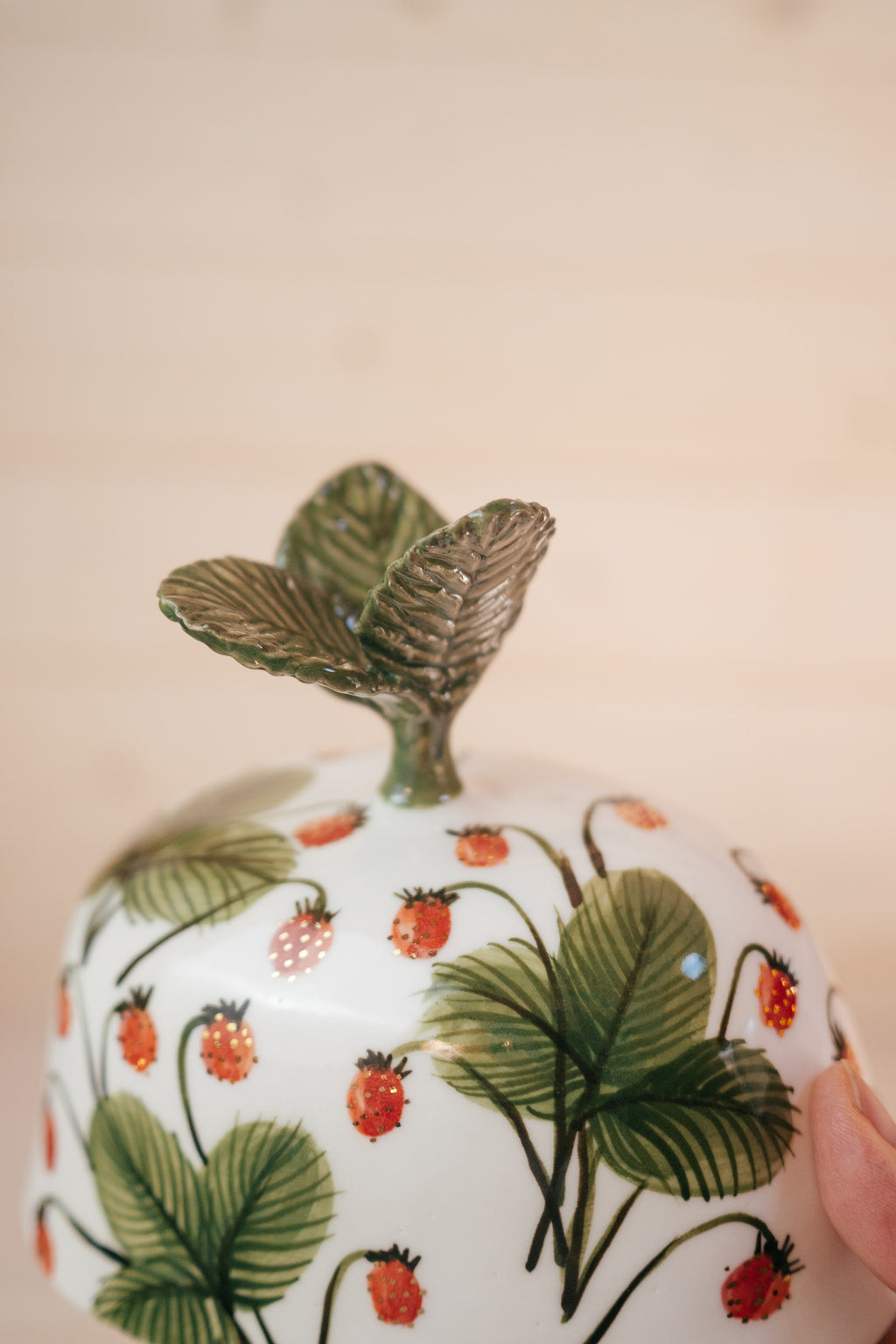 Wild strawberries | Porcelain butter dish